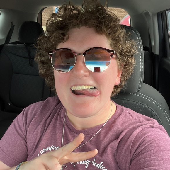 Meet your Posher, Amanda - Picture 8 of 8